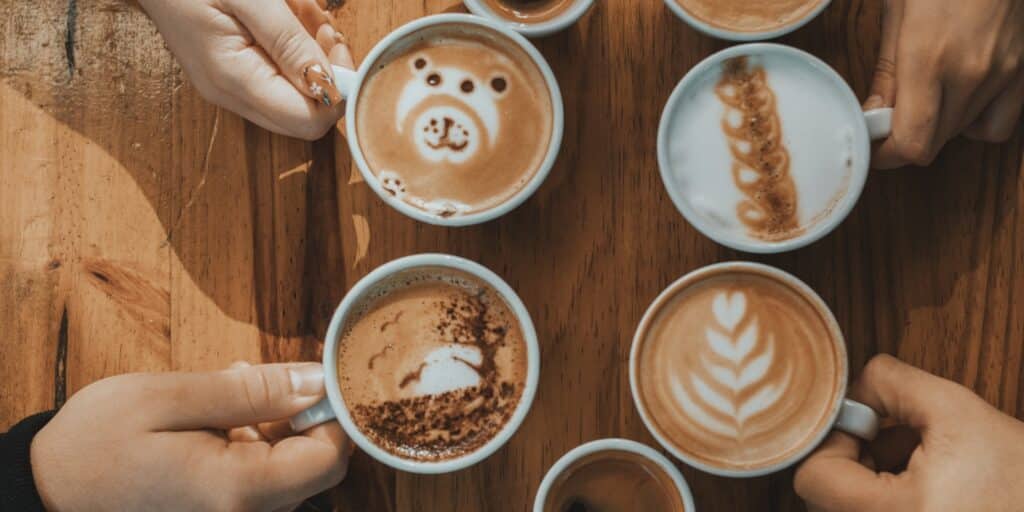 Quelles marques proposent des machines à café en grains adaptées aux petits espaces ?