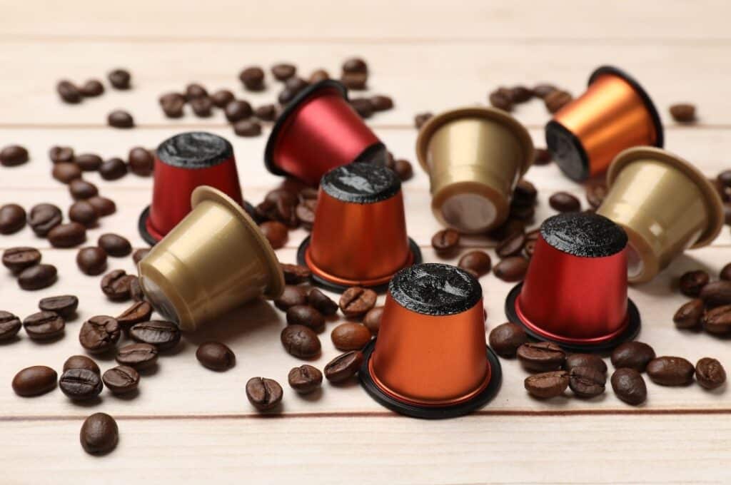 Machine à café en grains est compatible avec des capsules rechargeables